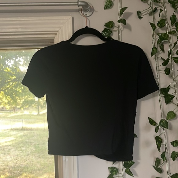 It is a short sleeve tee from hollister with a knot in the front it’s a small. - Picture 2 of 3